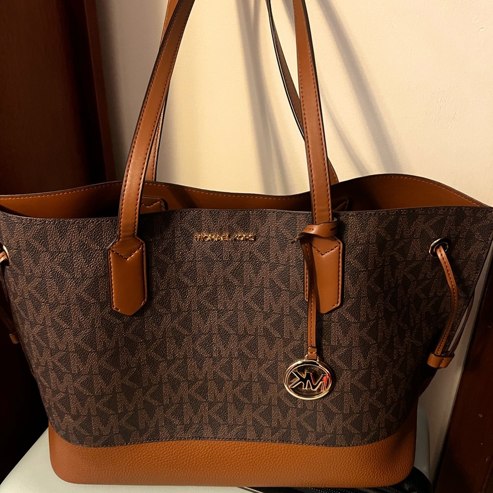 Michael Kors tote
